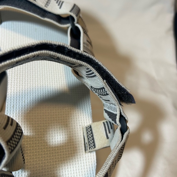 Teva Platform Sandals White Adjustable Straps Size 10 Geometric Gray - Picture 8 of 16